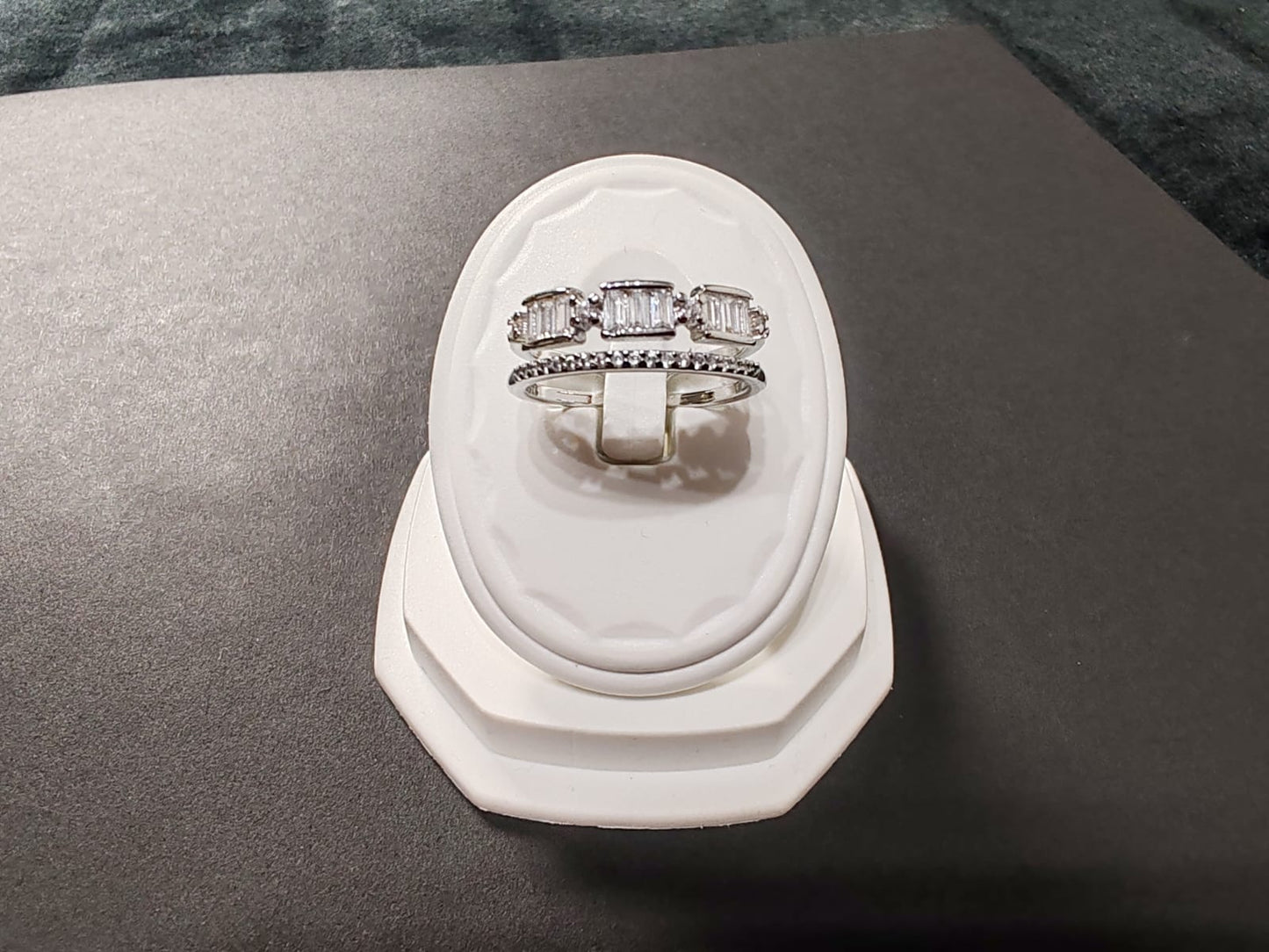 Silberner doppellagiger Zirkonring